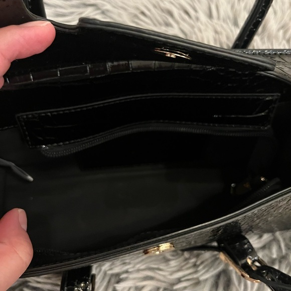 Melie Bianco Black East West Shoulder Bag - Picture 4 of 4